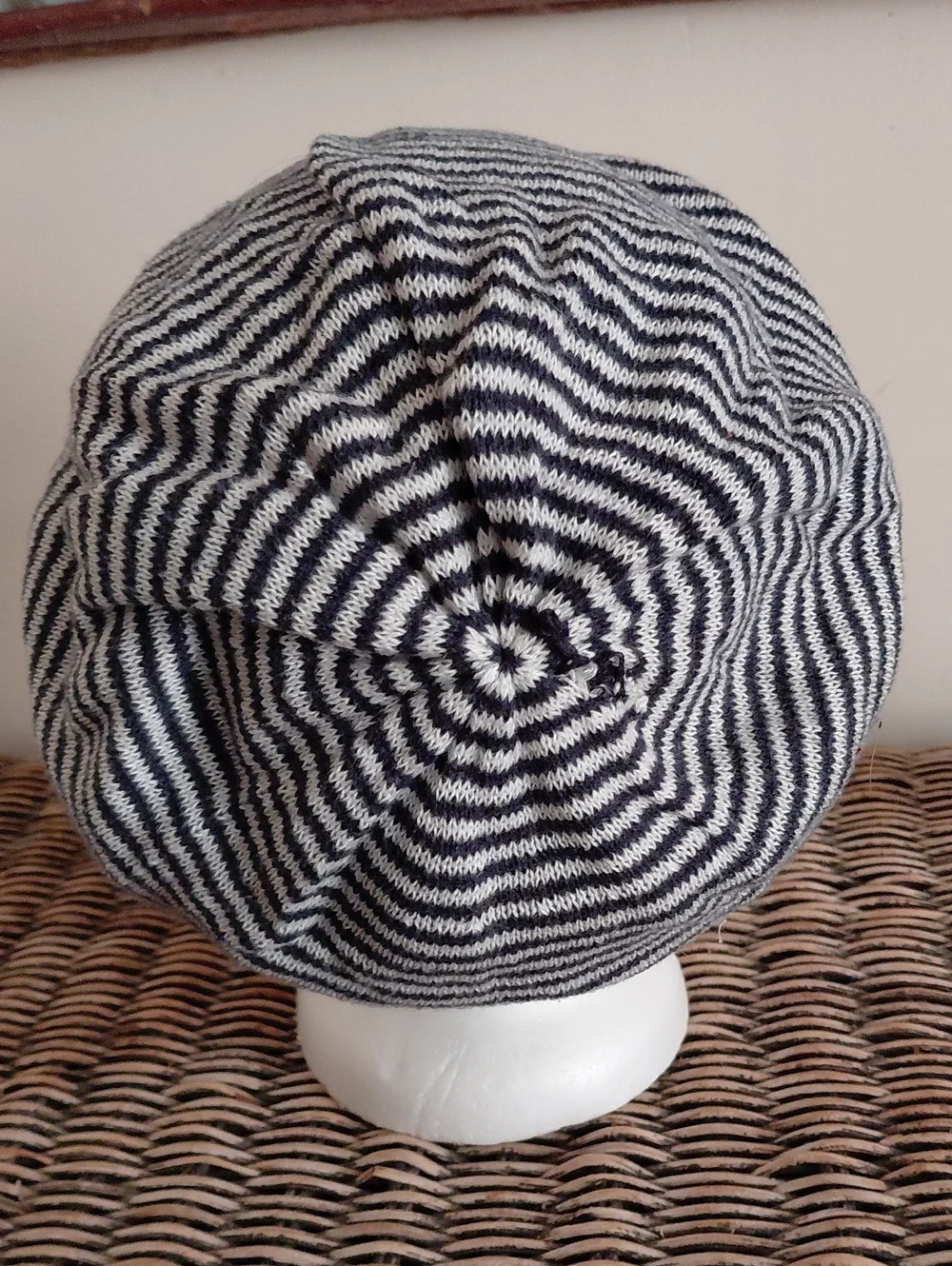 Vintage Abercrombie & Fitch Navy/White Striped Slouch Beanie